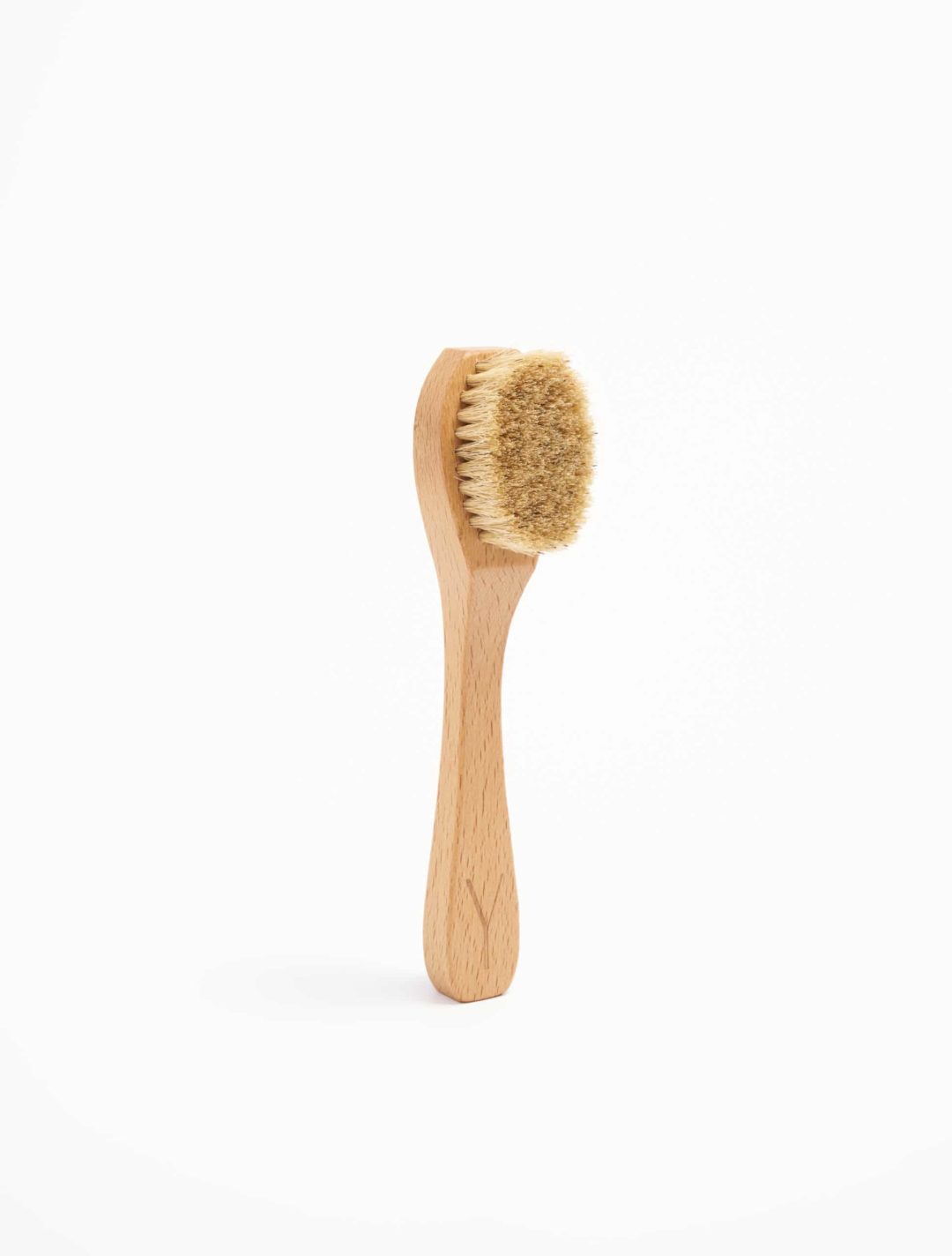 Face brush for dry brushing